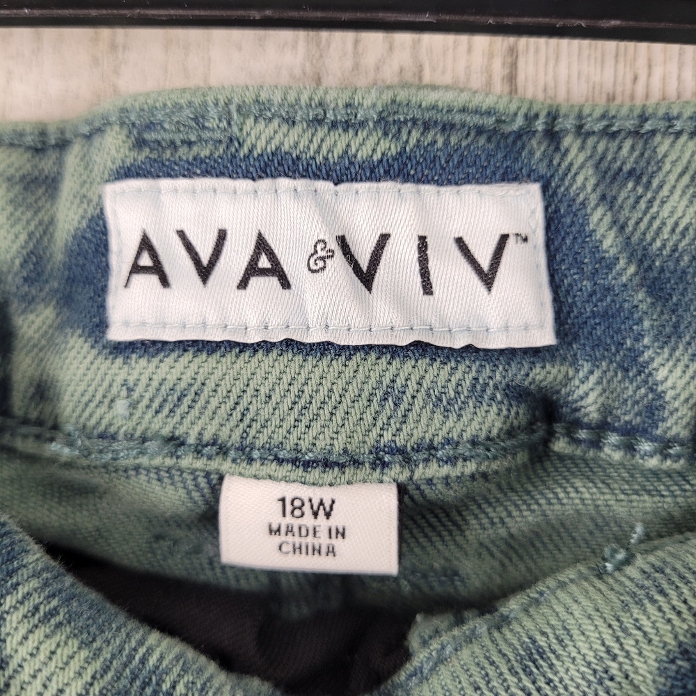 Ava & Viv High Rise Tapered Plus Size Belted Jeans - Picture 4 of 7